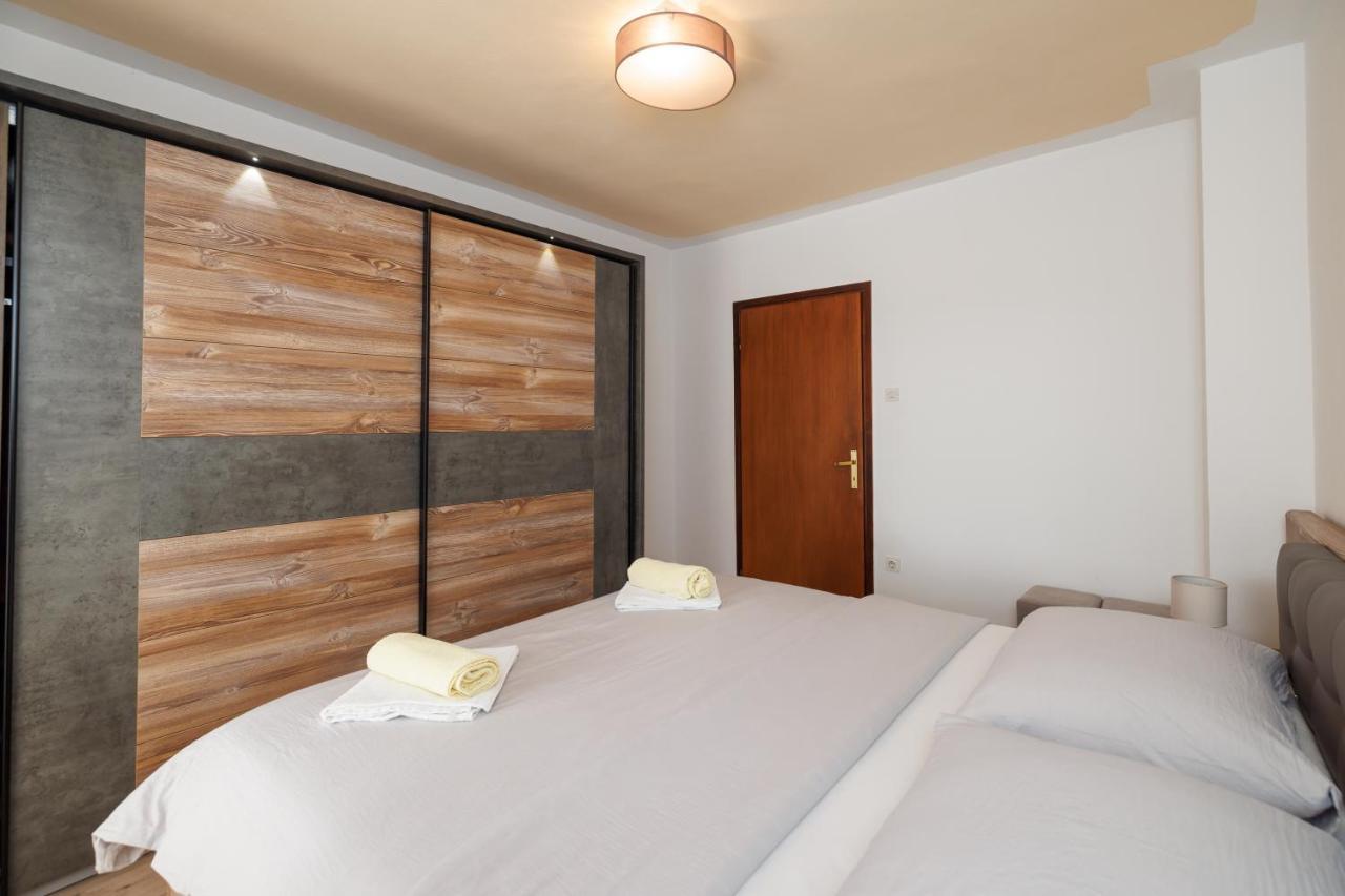 Spacious And Modern App With Big Terrace Malinska Exterior foto